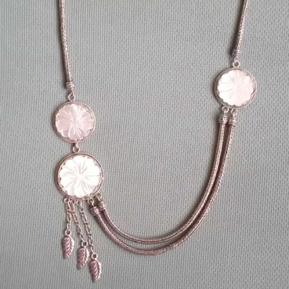 BALI LEGACY WHITE MOTHER OF PEARL CARVED FLOWER NECKLACE - Picture 1 of 9